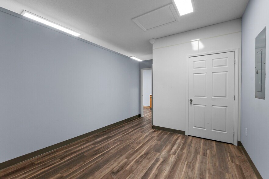 More Photos Of 2437 Myra Dr, Cape Girardeau Office For Sale