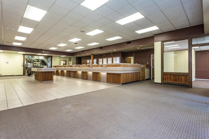 More Photos Of 1520 Washington Ave, Alton Bank For Sale