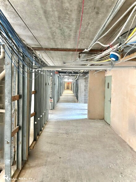 More Photos Of 1801 W Pinhook Rd, Lafayette Hotel For Sale