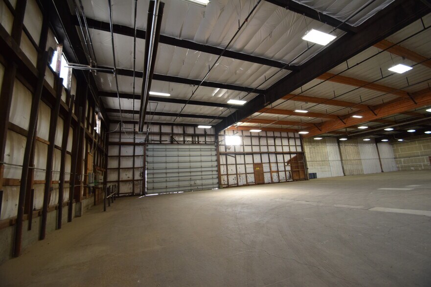 More Photos Of 601 E Antler Ave, Redmond Warehouse For Lease