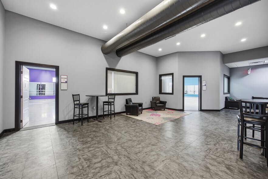 More Photos Of 4820 Armar Dr SE, Cedar Rapids Office For Sale