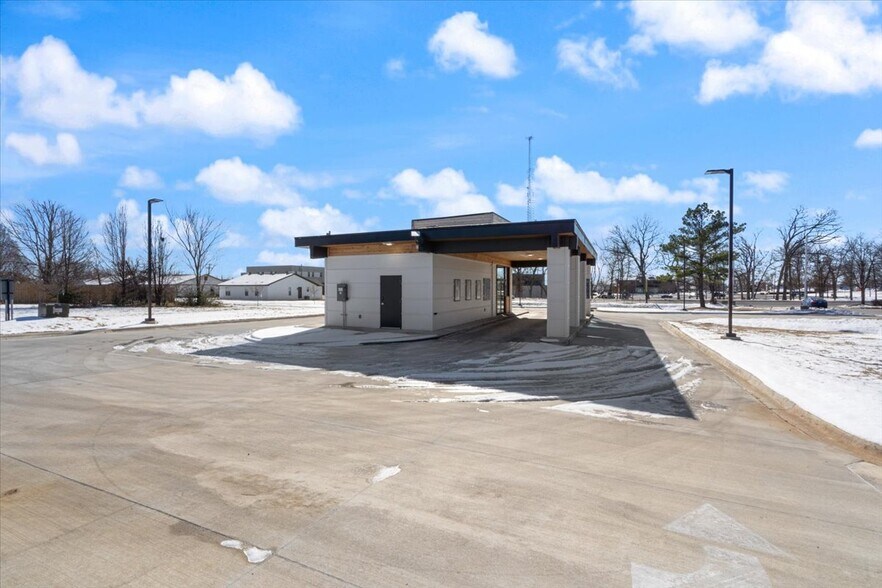 More Photos Of 1607 W New Hope Rd, Rogers General Retail For Sale