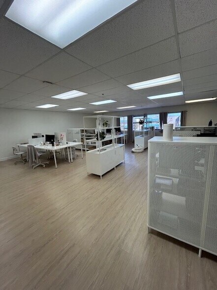 More Photos Of 6251 Graybar Rd, Richmond Warehouse For Lease