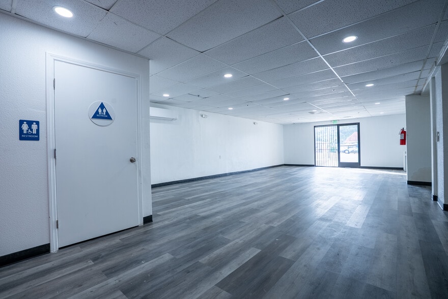 More Photos Of 6172-6196 University Ave, San Diego Storefront For Sale