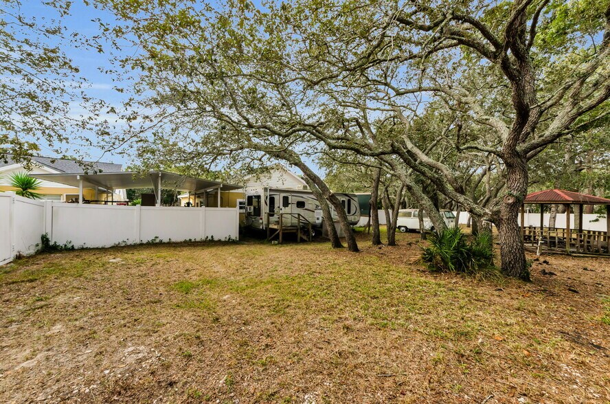 More Photos Of 11748 La Madera Blvd, Port Richey Office For Sale