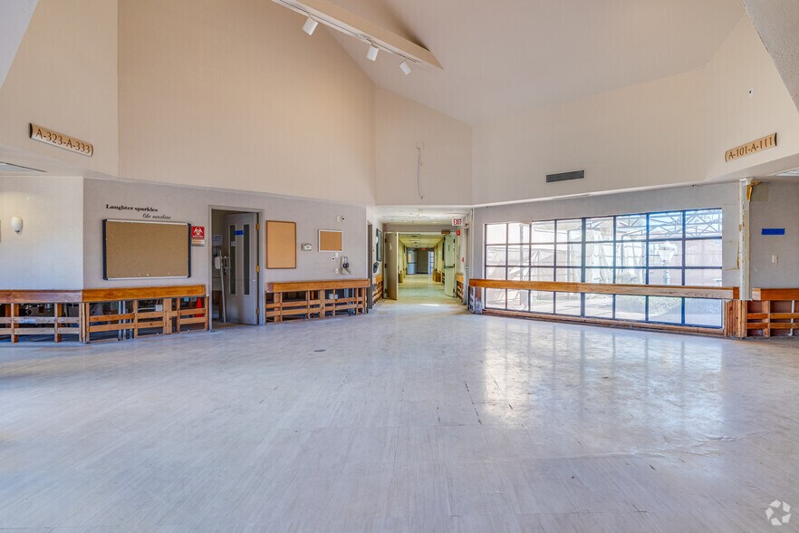 More Photos Of 13818 N Thunderbird Blvd, Sun City Rehabilitation Center For Sale