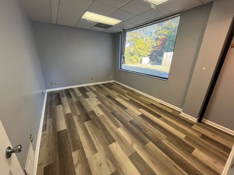 More Photos Of 3525 Ridge Meadow Pky, Memphis Office For Lease