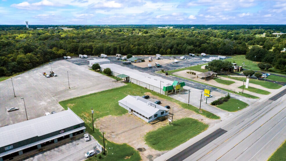 More Photos Of 1501 N Trade Days Blvd, Canton Storefront Retail Office For Sale