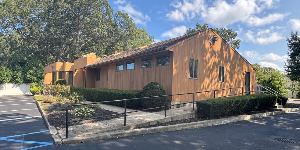 More Photos Of 335 Terry Rd, Smithtown Medical For Lease