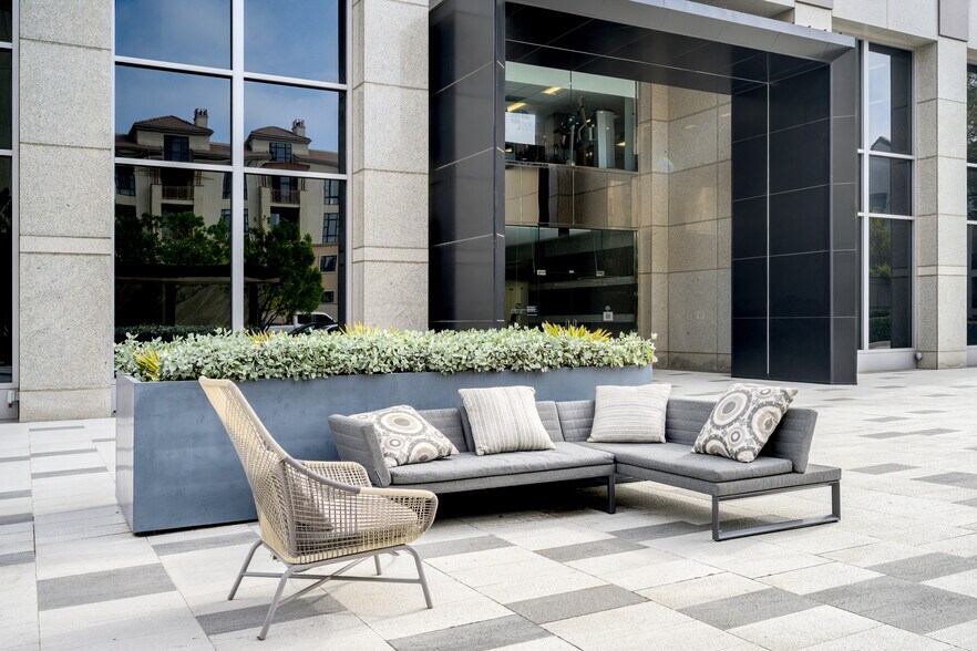 More Photos Of 301 N Lake Ave, Pasadena Office For Lease