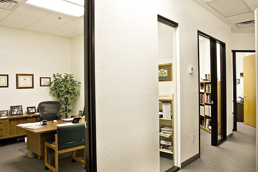 More Photos Of 7440 E Karen Dr, Scottsdale Service For Lease