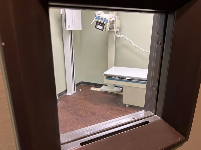 More Photos Of 11110 E I-10 Fwy, Houston Office For Sale