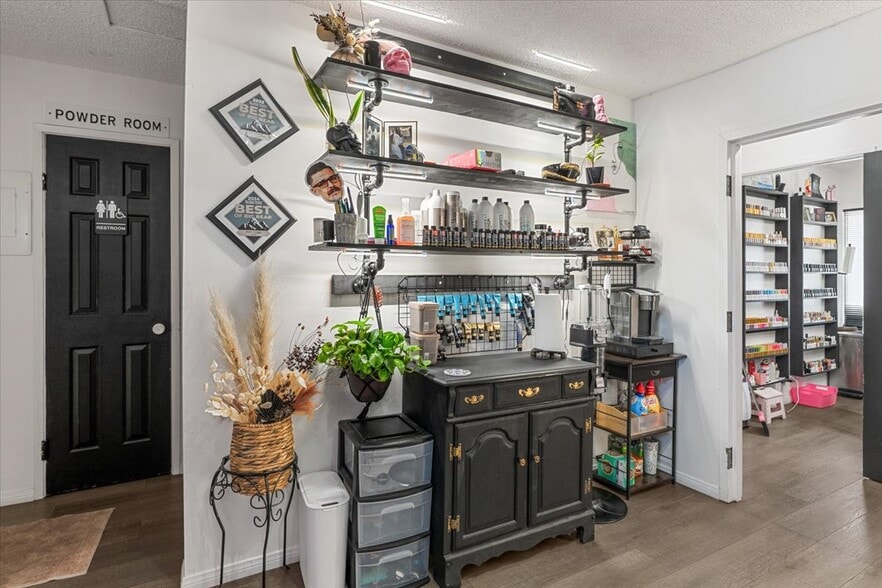 More Photos Of 40585 Big Bear Blvd, Big Bear Lake Office For Sale