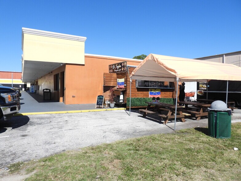 More Photos Of 3300-3350 W New Haven Ave, Melbourne Unknown For Lease