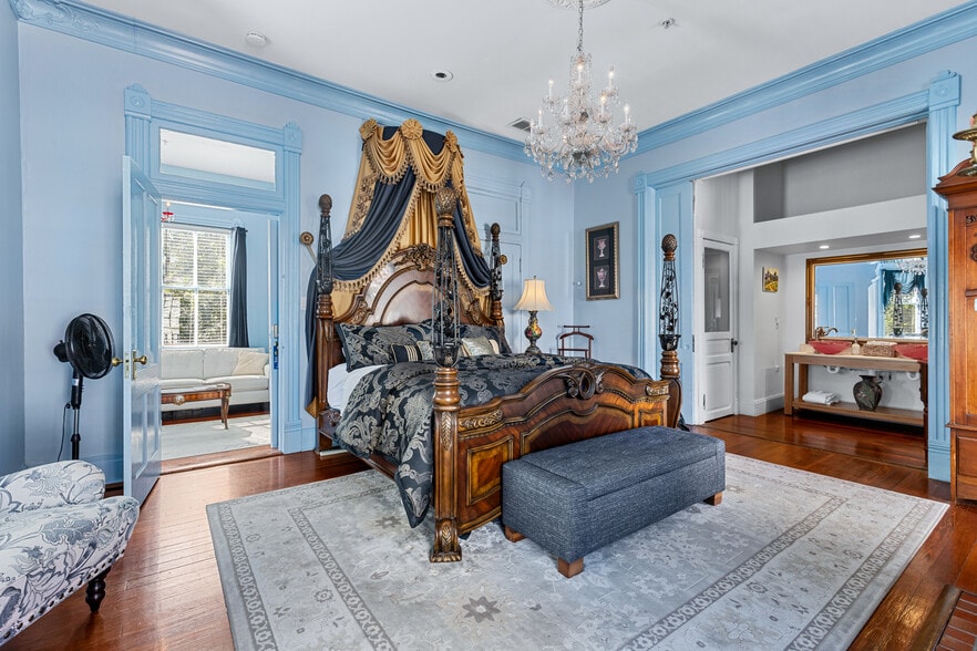 More Photos Of 402 E Gaston St, Savannah Hospitality For Sale