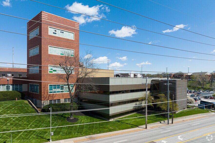 More Photos Of 2600-2650 S Hanley Rd, Brentwood Warehouse For Lease