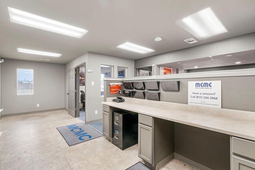 More Photos Of 240 Exchange St, Burleson Auto Dealership For Sale