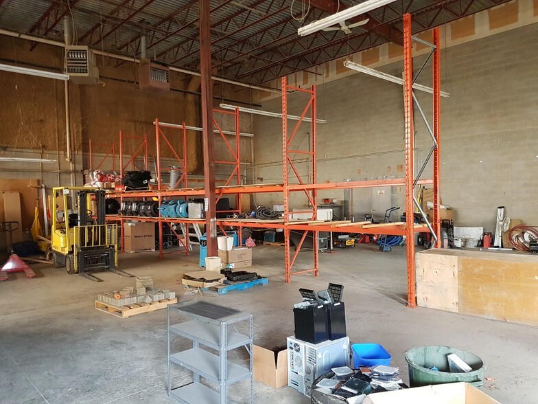 More Photos Of 2915 21st St NE, Calgary Warehouse For Lease