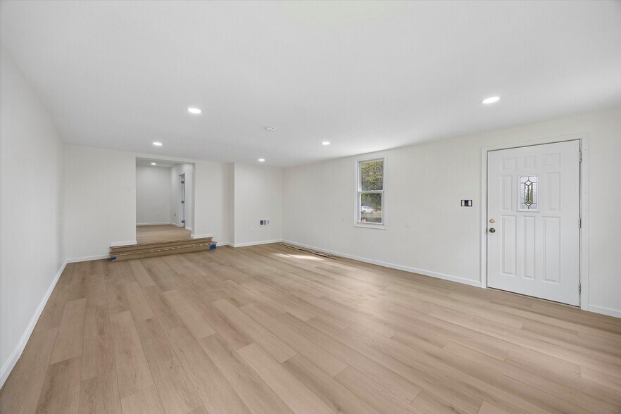 More Photos Of 102 Bristol Oxford Valley Rd, Langhorne Specialty For Lease