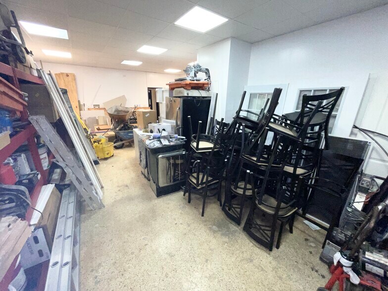 More Photos Of 1155 NE Cleveland St, Clearwater Office Residential For Lease