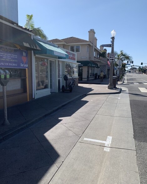 More Photos Of 701 E Balboa Blvd, Newport Beach Storefront Retail Residential For Lease