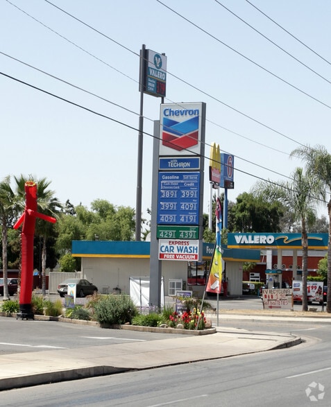More Photos Of 2525 White Ln, Bakersfield Service Station For Sale