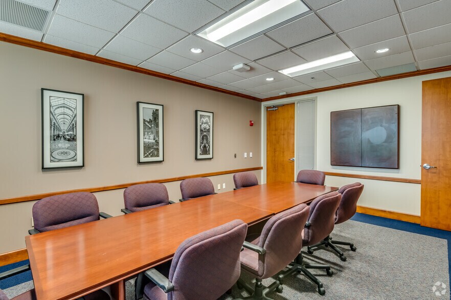 More Photos Of 11800 W Park Pl, Milwaukee Office For Lease