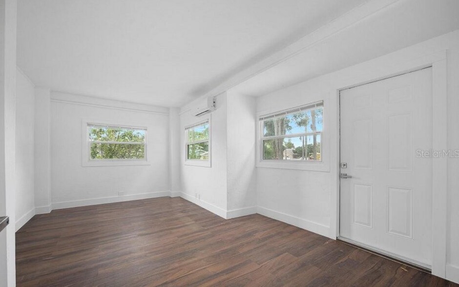 More Photos Of 934 S Ridgewood Ave, Daytona Beach Sorority Fraternity House For Sale