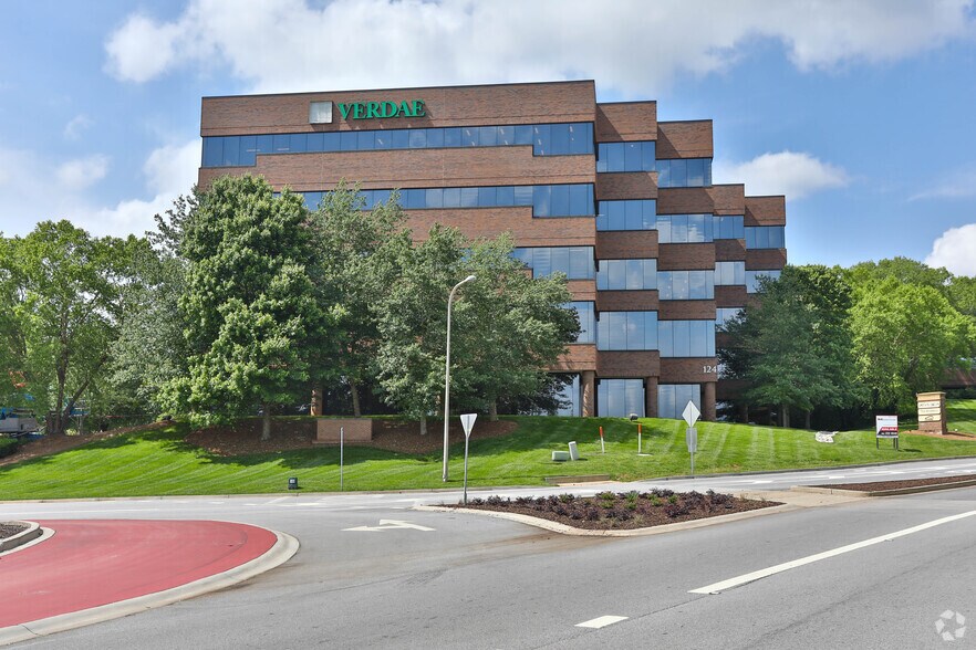 More Photos Of 124 Verdae Blvd, Greenville Office For Lease