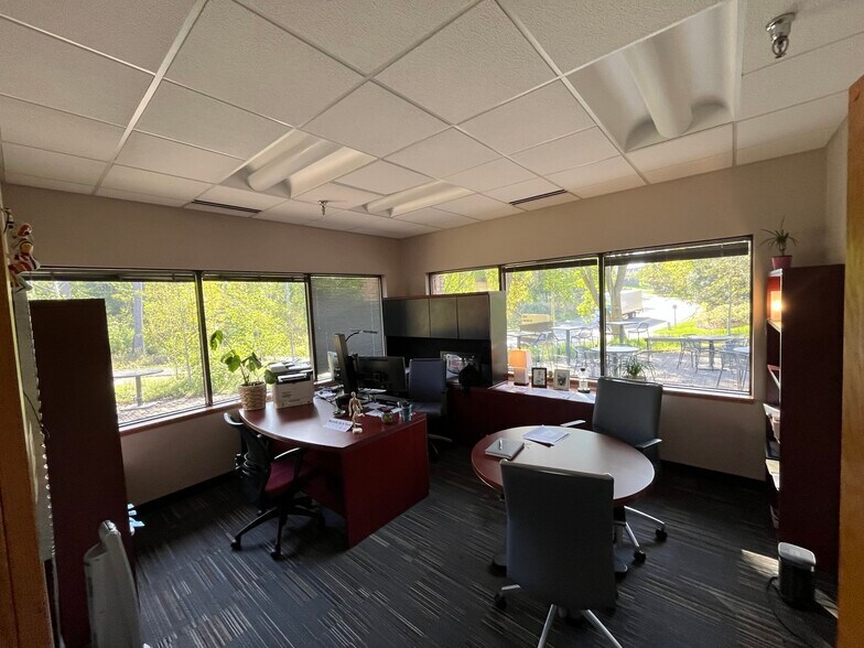 More Photos Of 5750 Lincoln Dr, Edina Office For Sale