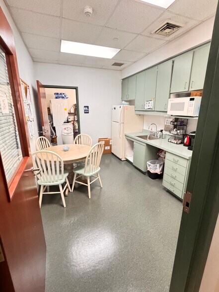 More Photos Of 2550 Willakenze Rd, Eugene Medical For Sale