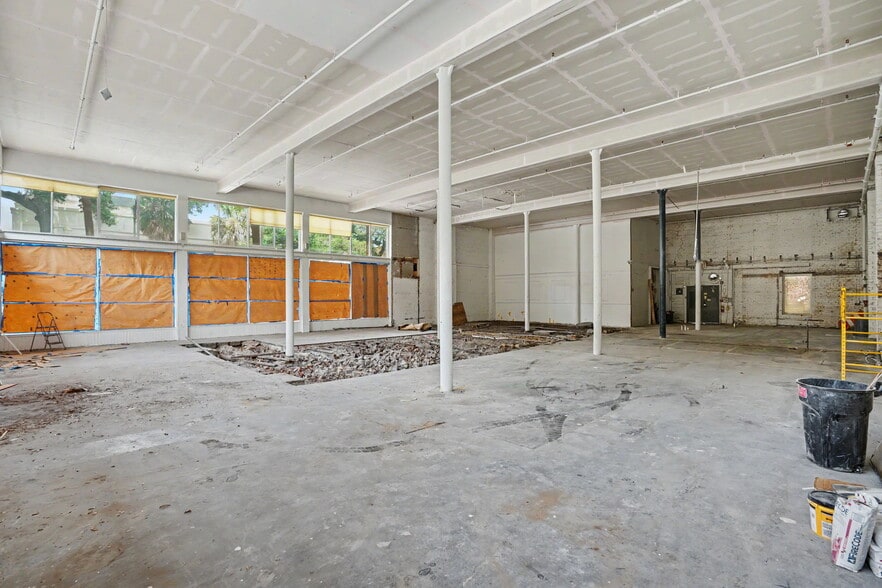 More Photos Of 322 W Broughton St, Savannah Storefront For Lease