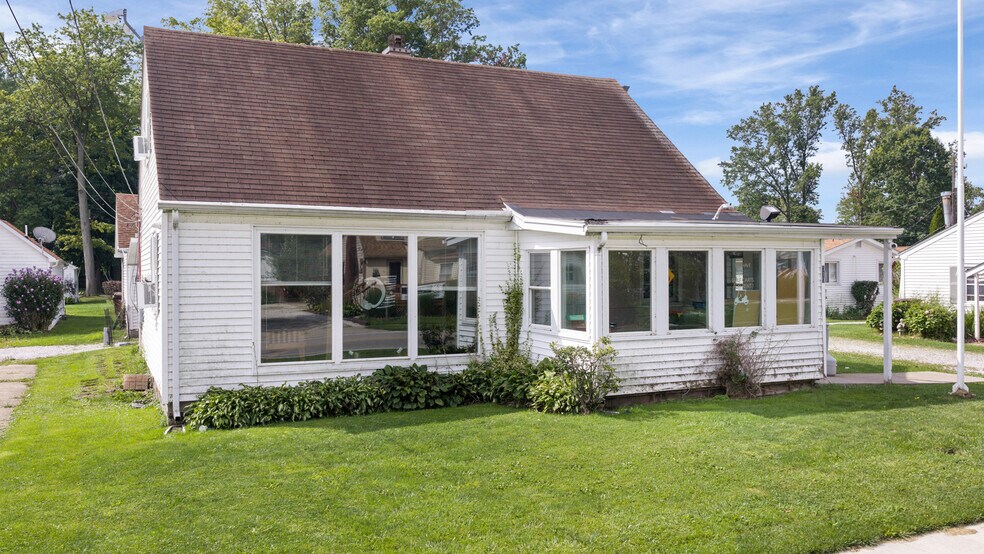 More Photos Of 5196 Lake Rd E, Geneva Hotel For Sale