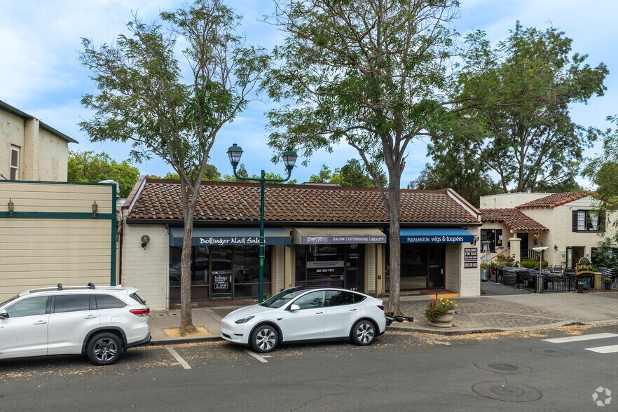 More Photos Of 260-268 Main St, Pleasanton Freestanding For Lease