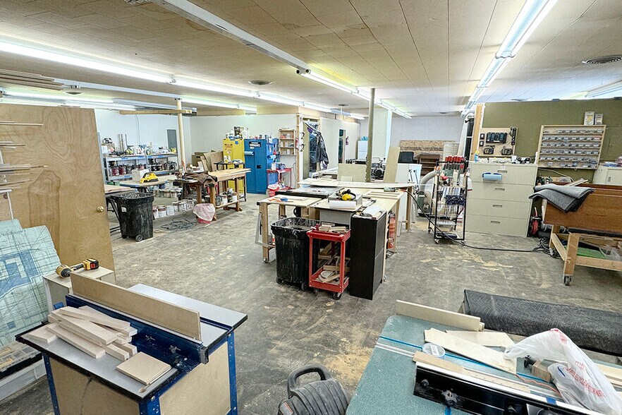 More Photos Of 1801 Wood St, Elkhart Storefront For Sale