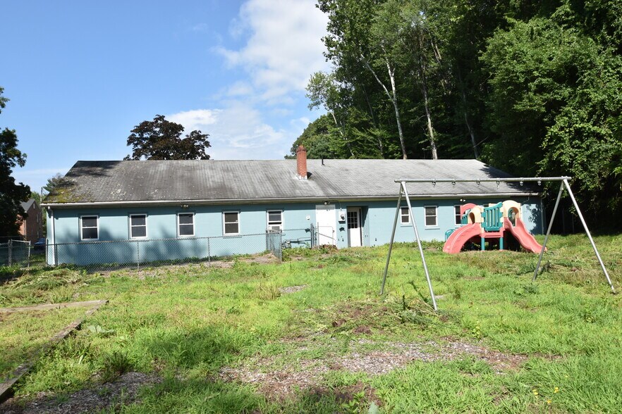 More Photos Of 194 House St, Glastonbury Daycare Center For Sale