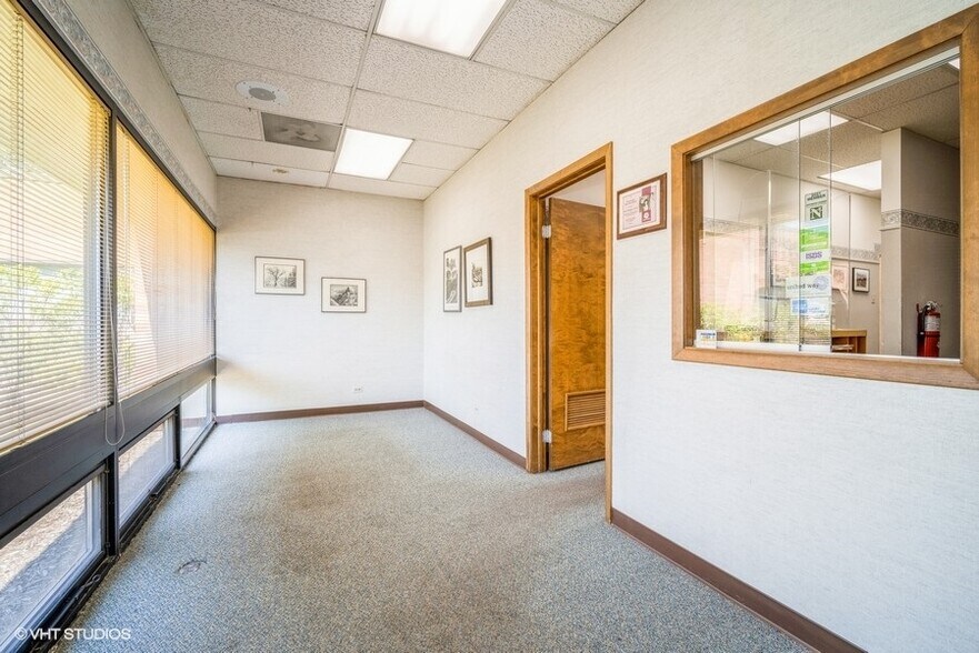 More Photos Of 666 Dundee Rd, Northbrook Medical For Lease