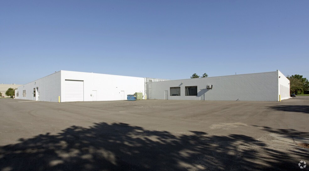 More Photos Of 1410 E 14 Mile Road, Madison Heights Research And Development For Lease