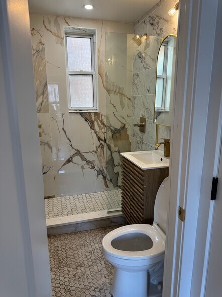 More Photos Of 245 S 1st St, Brooklyn Restaurant For Sale