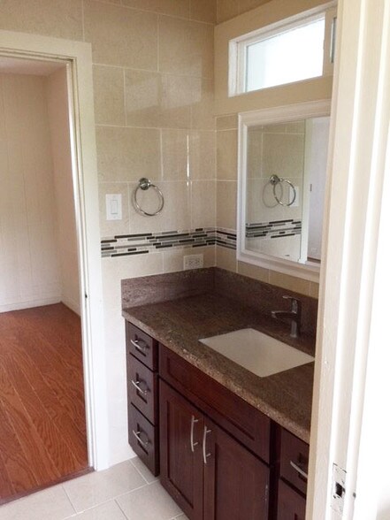 More Photos Of 841-847 McCully St, Honolulu Freestanding For Lease