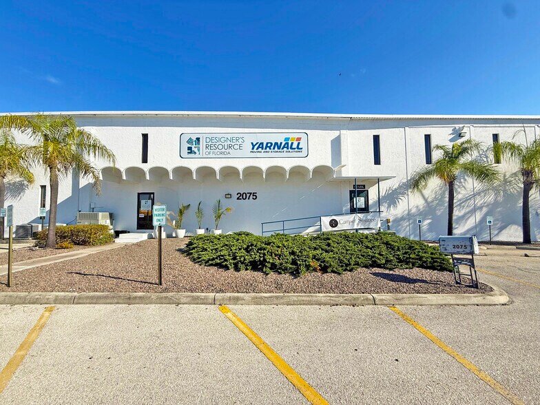 More Photos Of 2075 47th St, Sarasota Warehouse For Lease