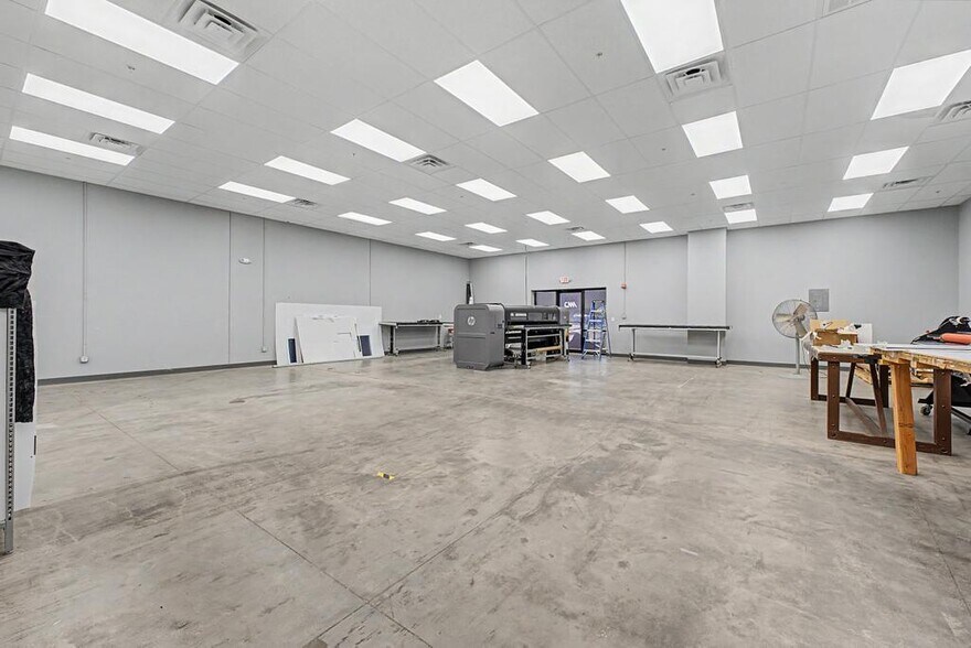More Photos Of 1300 W Hudson Rd, Rogers Warehouse For Lease