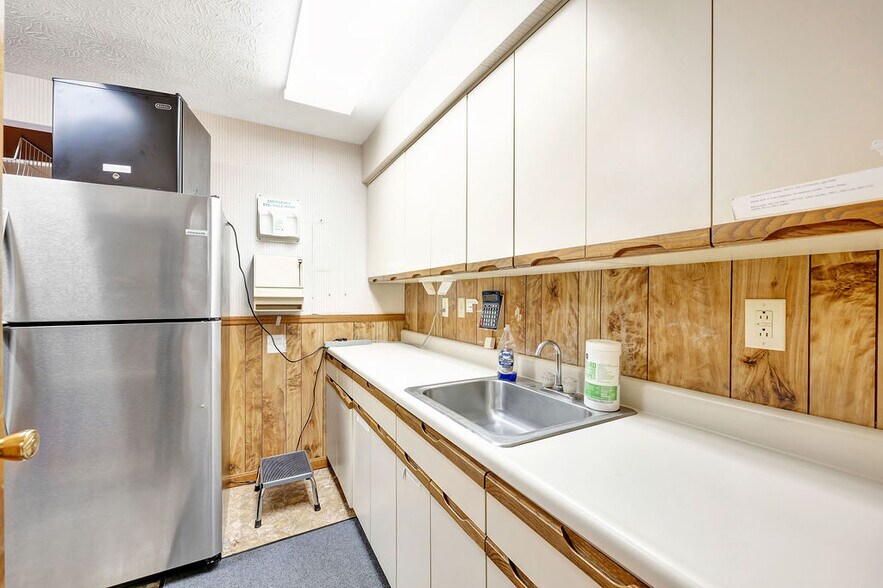 More Photos Of 1 Marty Ln, West Alexandria Medical For Sale