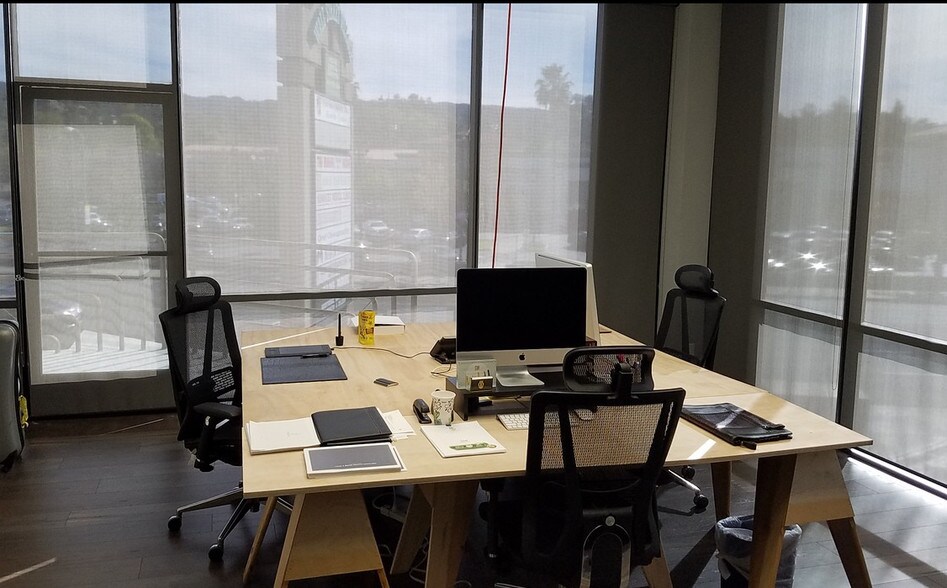 More Photos Of 17815 Ventura Blvd, Encino Medical For Lease