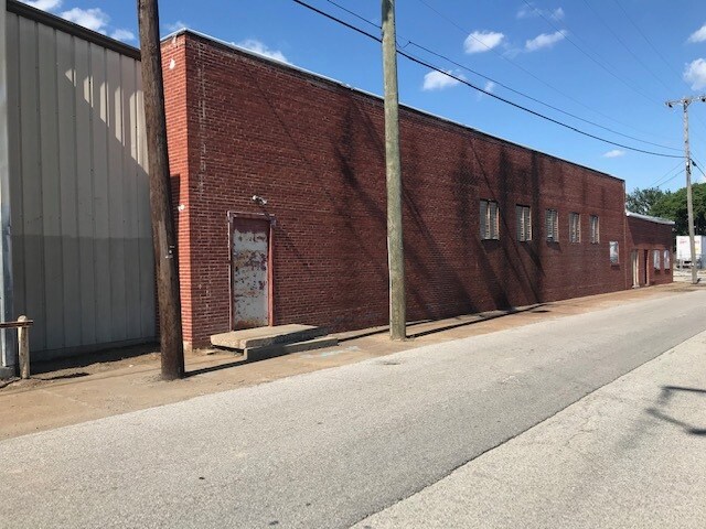 More Photos Of 66 W Colorado Ave, Memphis Warehouse For Lease