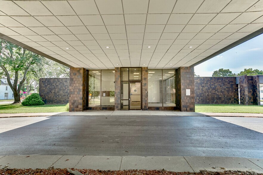 More Photos Of 2710 College Ave, Alton Medical For Lease