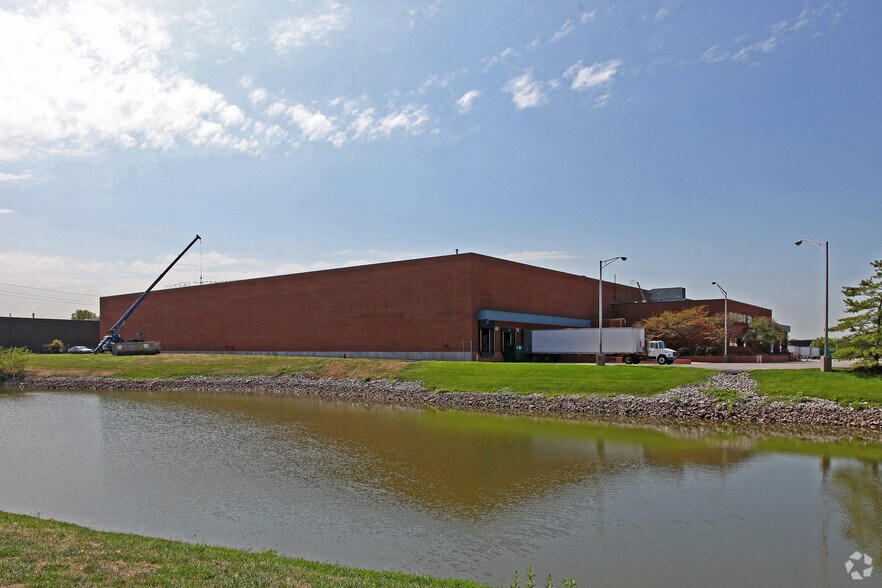 More Photos Of 4236-4240 Rider Trail N, Earth City Distribution For Lease