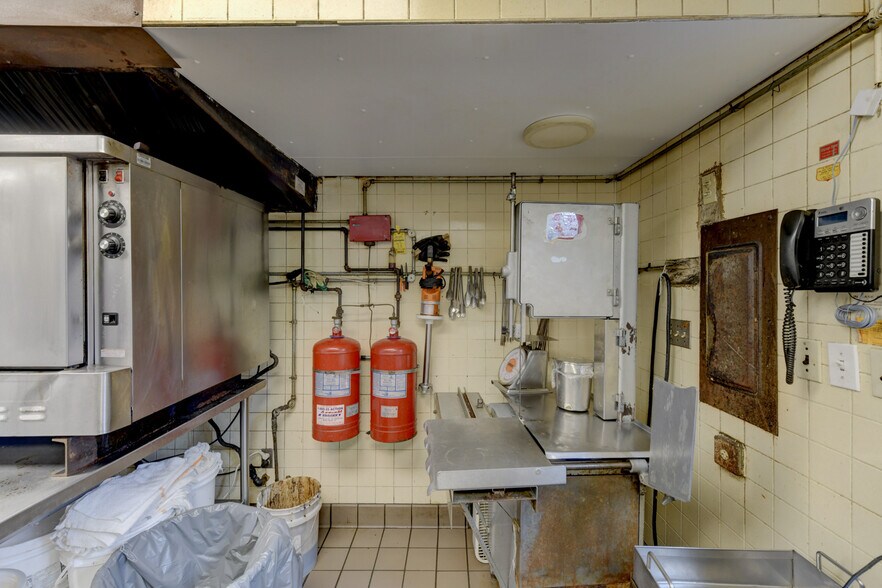 More Photos Of 502 Dixie Hwy, Beecher Restaurant For Sale