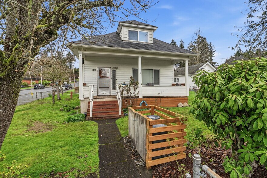 More Photos Of 180 2nd St, Cathlamet Apartments For Sale