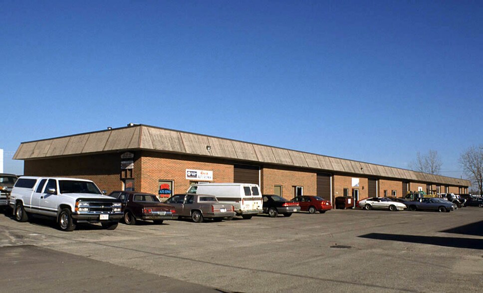 More Photos Of 22049 N Pepper Rd, Lake Barrington Warehouse For Lease